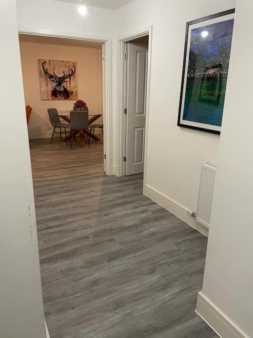 Stunning And Spacious 2Bed Flat In Central Уокинг Экстерьер фото